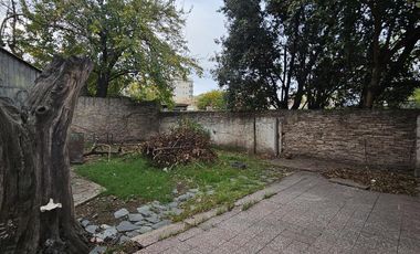 chalet a refaccionar a mtrs av peron calle Pringles 1200