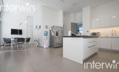 Forum Alcorta - Casa de 6 ambientes con  terraza propia. Belgrano - Venta
