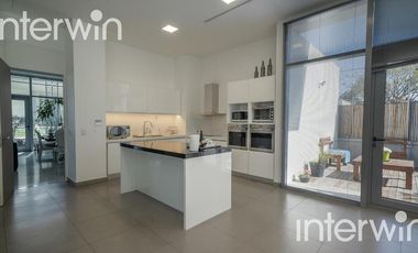 Forum Alcorta - Casa de 6 ambientes con  terraza propia. Belgrano - Venta
