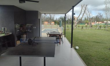 Casa en venta - Los Cardales - 5 ambientes - 3 dormitorios - 1 escritorio - Pileta