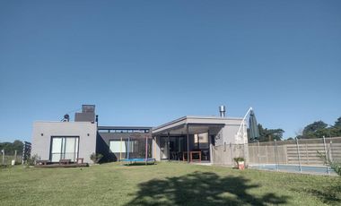 Casa en venta - Los Cardales - 5 ambientes - 3 dormitorios - 1 escritorio - Pileta