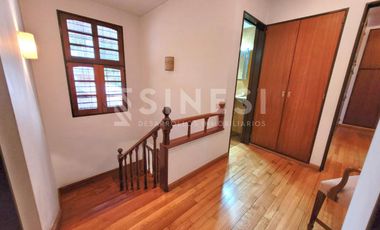 Imponente casa 4 ambientes + dependencia - San Martin Centro