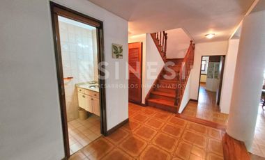 Imponente casa 4 ambientes + dependencia - San Martin Centro