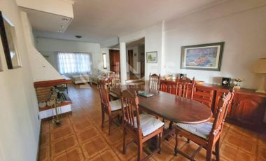 Imponente casa 4 ambientes + dependencia - San Martin Centro