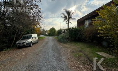 Lote con casa a reciclar en Villa del Plata 2 dormitorios.