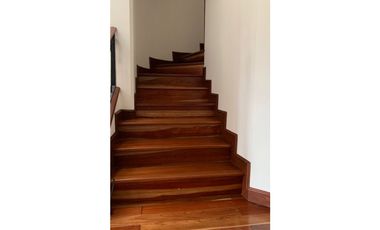 ARRIENDO LINDA CASA EN BOSQUES DEL MARQUEZ 3 HAB, TERRAZA, NIVELES