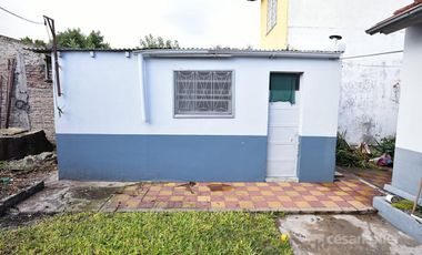 Casa de 4 amb c/fondo y cochera p/2 vehículos en Temperley Este