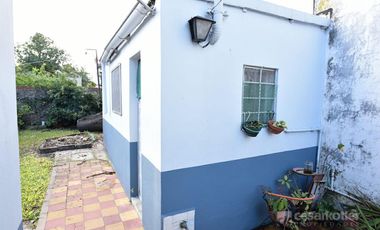 Casa de 4 amb c/fondo y cochera p/2 vehículos en Temperley Este