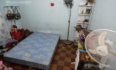Casa de 4 amb c/fondo y cochera p/2 vehículos en Temperley Este