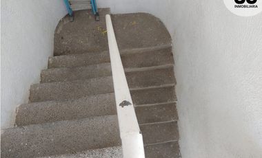 Se vende casa Duplex con local comercial en el Manantial