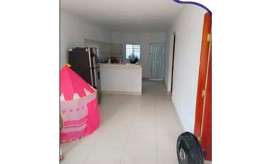 Se vende casa en el barrio Los almendros de Soledad.