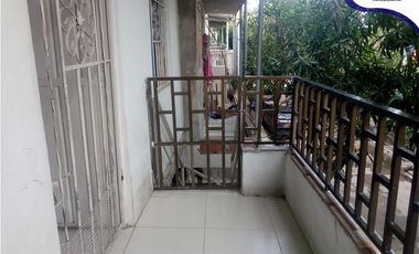 Se vende casa en el barrio Los almendros de Soledad.