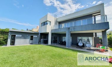 Casa en venta Nuevo Quilmes a la LAGUNA CENTRAL