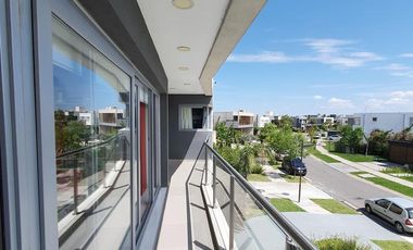 Casa en venta Nuevo Quilmes a la LAGUNA CENTRAL