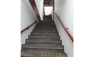 Se Vende Edificio en el parque de Cuba