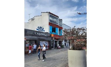 Se Vende Edificio en el parque de Cuba