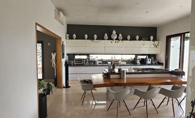 Casa con acabados de lujo en VENTA en COLINAS DE SAN JAVIER