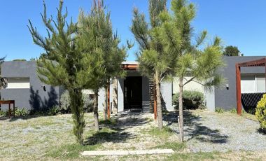 Casa en Venta - Barrio Ecuestre Lote 39 de Costa Esmeralda - Jardín privado