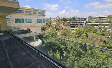 Departamento nuevo en venta con jardín y vista a la cañada en Lomas Altas, CDMX.