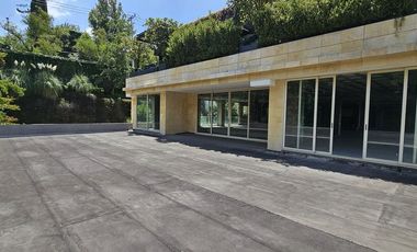 Departamento nuevo en venta con jardín y vista a la cañada en Lomas Altas, CDMX.