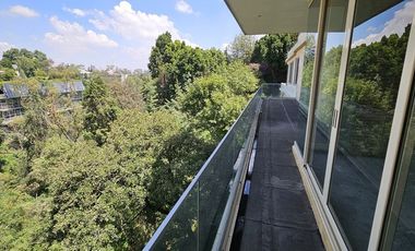 Departamento nuevo en venta con jardín y vista a la cañada en Lomas Altas, CDMX.