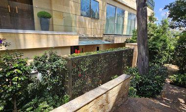 Departamento nuevo en venta con jardín y vista a la cañada en Lomas Altas, CDMX.