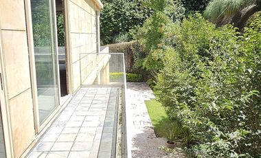 Departamento nuevo en venta con jardín y vista a la cañada en Lomas Altas, CDMX.