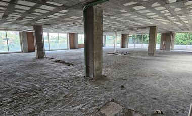 Departamento nuevo en venta con jardín y vista a la cañada en Lomas Altas, CDMX.