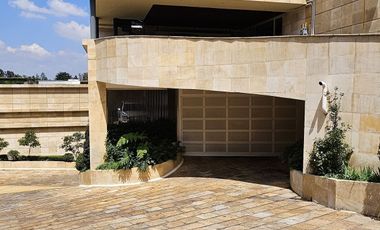 Departamento nuevo en venta con jardín y vista a la cañada en Lomas Altas, CDMX.