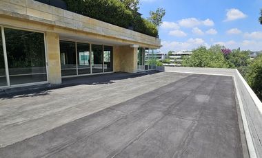 Departamento nuevo en venta con jardín y vista a la cañada en Lomas Altas, CDMX.