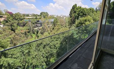 Departamento nuevo en venta con jardín y vista a la cañada en Lomas Altas, CDMX.