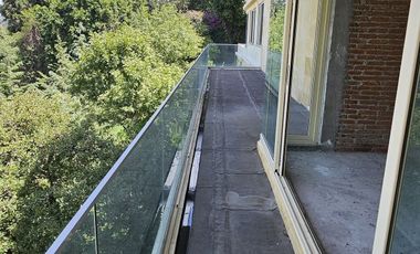 Departamento nuevo en venta con jardín y vista a la cañada en Lomas Altas, CDMX.