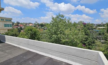 Departamento nuevo en venta con jardín y vista a la cañada en Lomas Altas, CDMX.