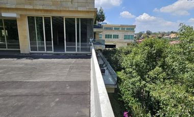 Departamento nuevo en venta con jardín y vista a la cañada en Lomas Altas, CDMX.