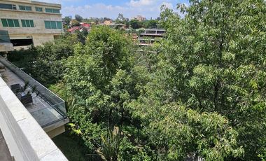 Departamento nuevo en venta con jardín y vista a la cañada en Lomas Altas, CDMX.