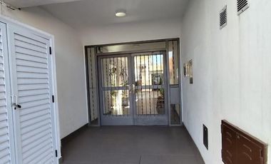 Departamento 2 amb. al frente, recliclado en  Alem 334