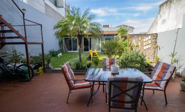 Casa de 7 ambientes en venta, en Florida.