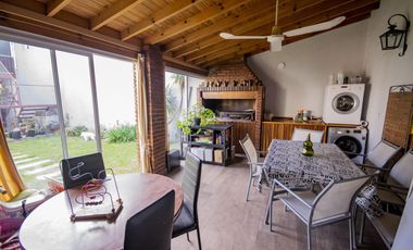 Casa de 7 ambientes en venta, en Florida.