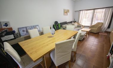Casa de 7 ambientes en venta, en Florida.
