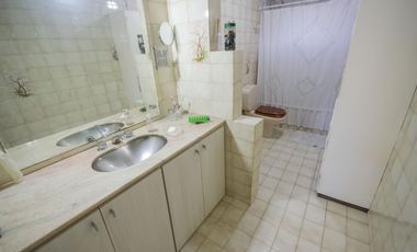 Casa de 7 ambientes en venta, en Florida.
