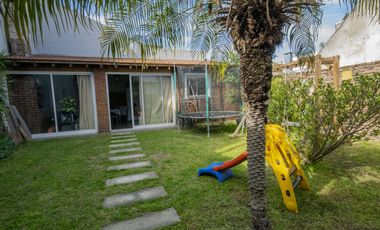 Casa de 7 ambientes en venta, en Florida.