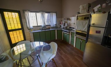 Casa de 7 ambientes en venta, en Florida.