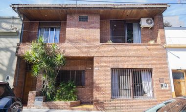 Casa de 7 ambientes en venta, en Florida.