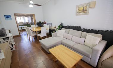 Casa de 7 ambientes en venta, en Florida.