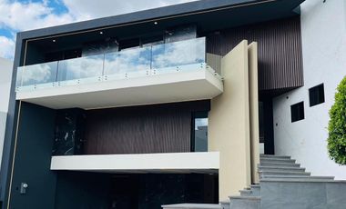 MUY BONITO CASA EN LOMAS ANGELOPOLIS II PARQUE CAIRO