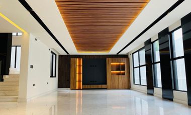 MUY BONITO CASA EN LOMAS ANGELOPOLIS II PARQUE CAIRO