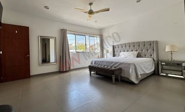 Casa AMUEBLADA con alberca en RENTA en Zona Campestre.