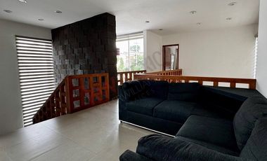 Casa AMUEBLADA con alberca en RENTA en Zona Campestre.