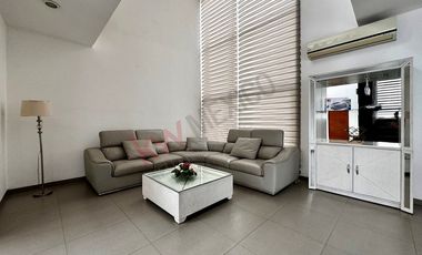 Casa AMUEBLADA con alberca en RENTA en Zona Campestre.