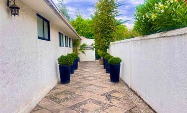 Casa en Venta en EXCELENTE CASA CON GRAN Y LINDO JARDIN CON PISCINA, MUY BUEN SECTOR¡¡¡